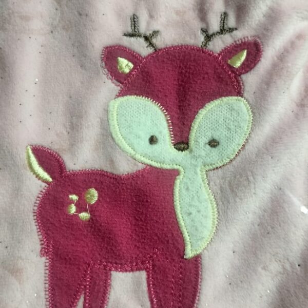 Enterizo para bebé con capucha rosado