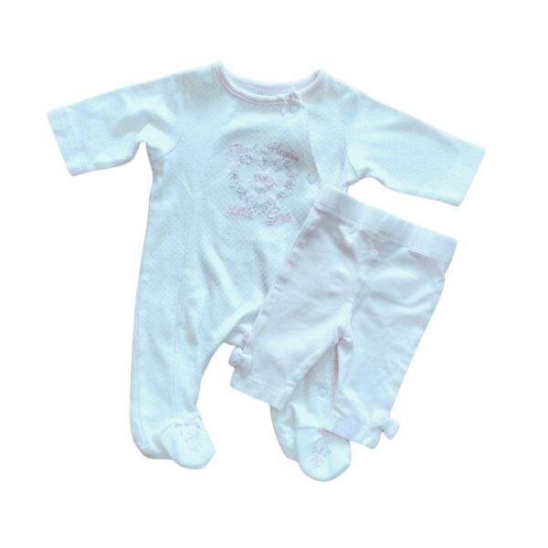 Combo de pijama con bordado de flores