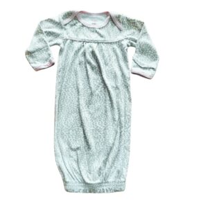 Pijama para bebita de 0 a 3 meses marca Carter's