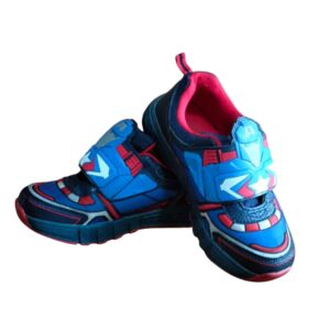 Tenis Marvel talla 32 para niño