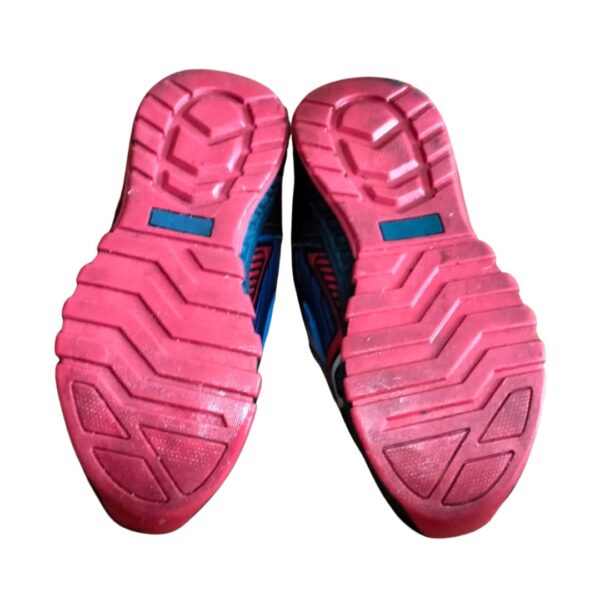 Tenis Marvel talla 32 para niño