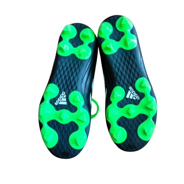 Guayos nuevos marca Adidas talla 31