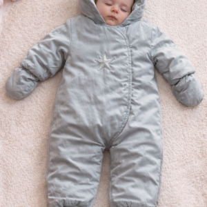 Sleeping o enterizo acolchado para bebé marca Kiabi