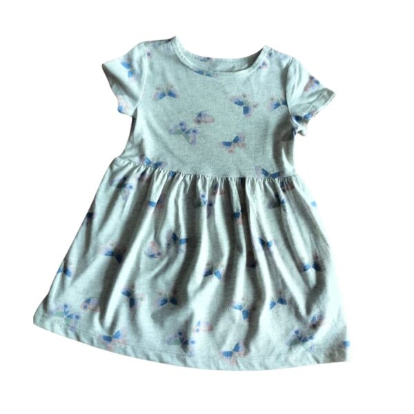 Vestido marca Carter’s talla 2 con estampado de mariposas